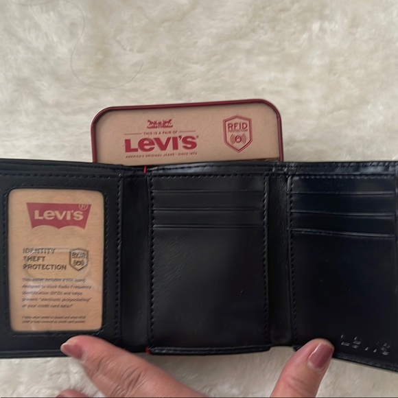 Levi's Black Key & Card Holder Essential Accessory - Picture 2 of 6